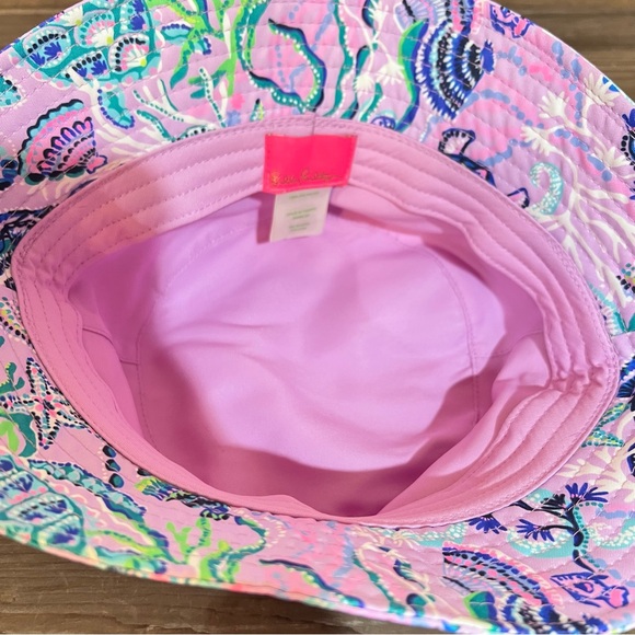 Lilly Pulitzer Bucket Hat in Lilac Freesia color. EUC - Picture 4 of 5